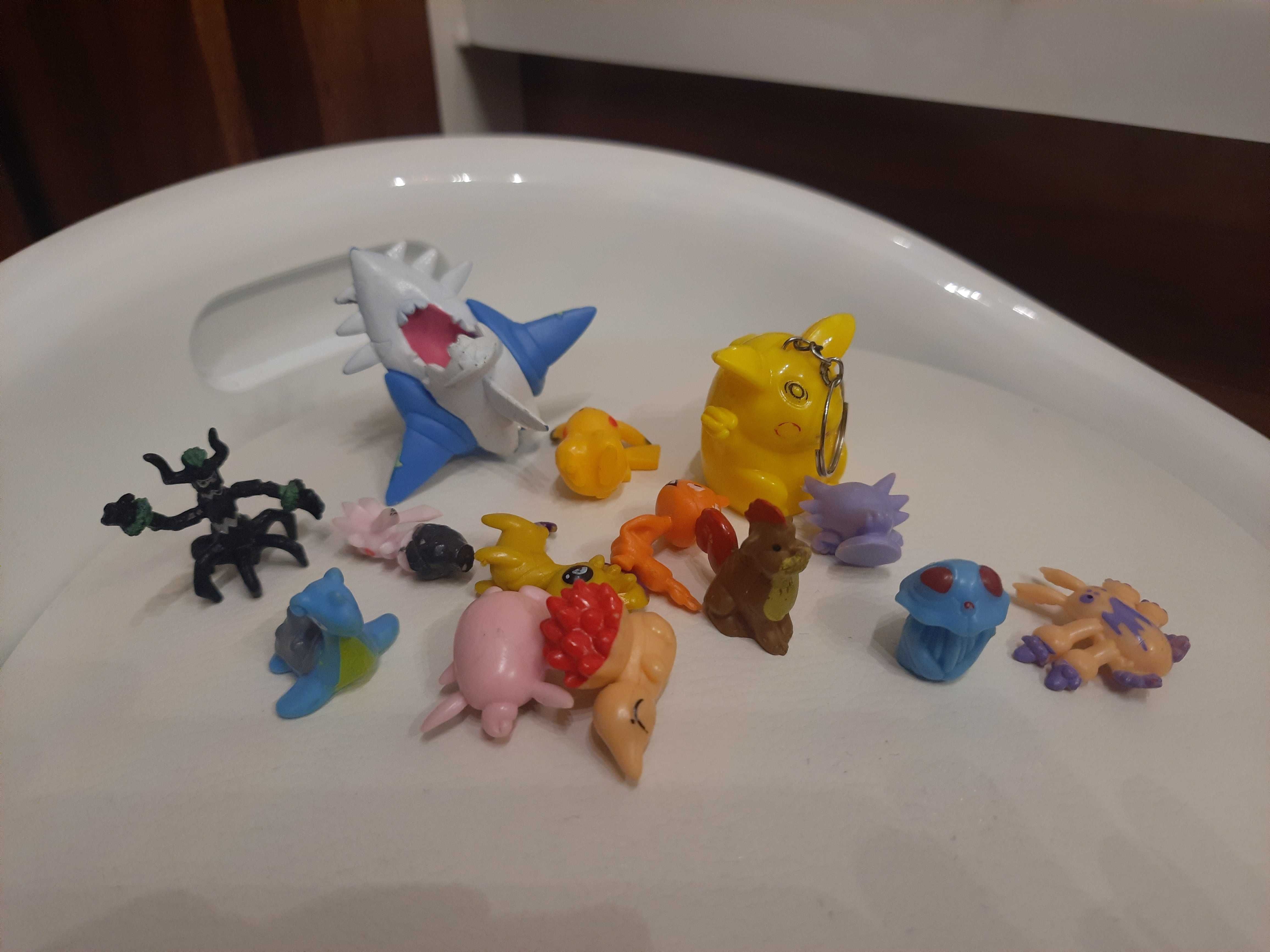 Figurki pokemony 16 różnych