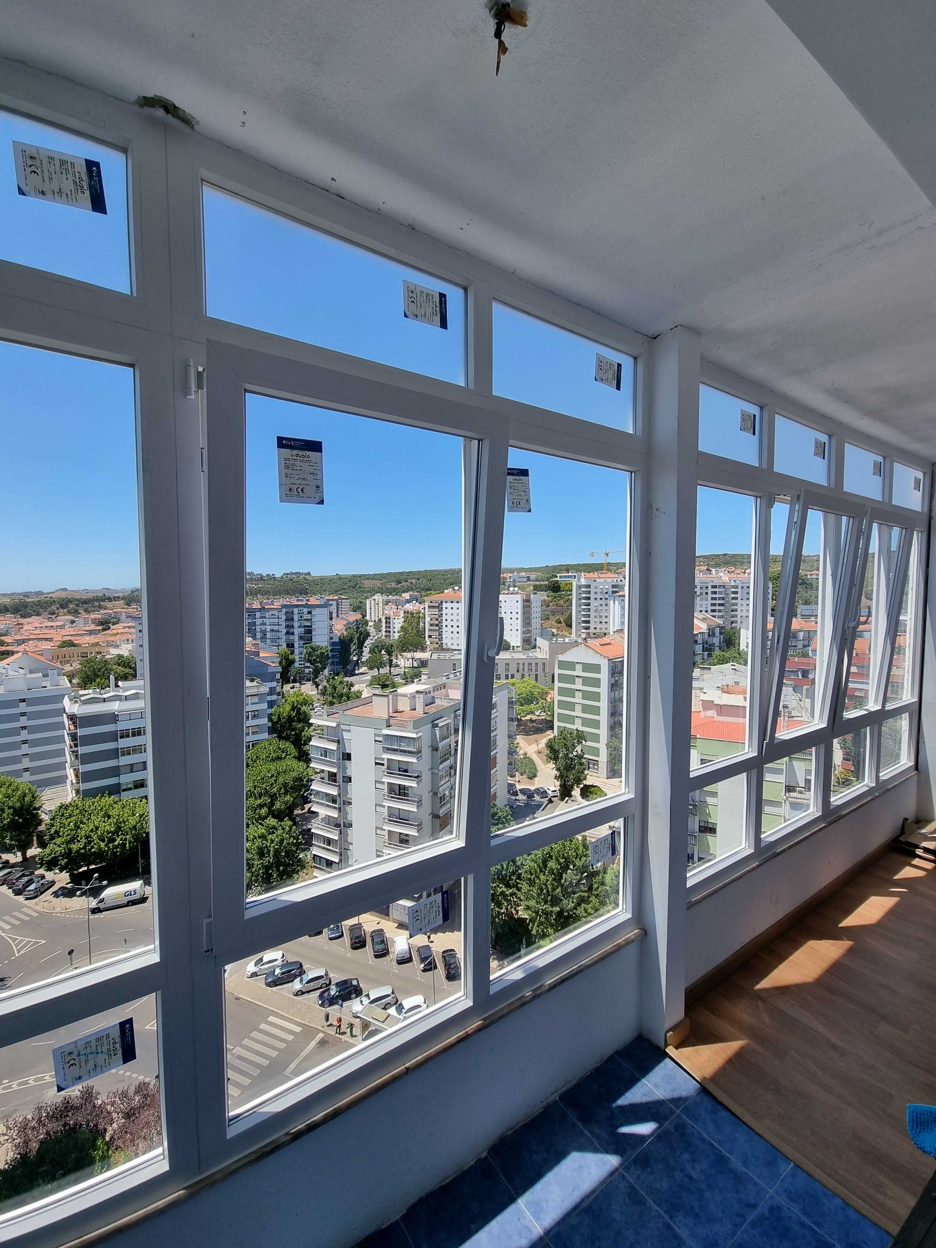 Janelas e portas em PVC, estores, Marquises, portadas em alumínio