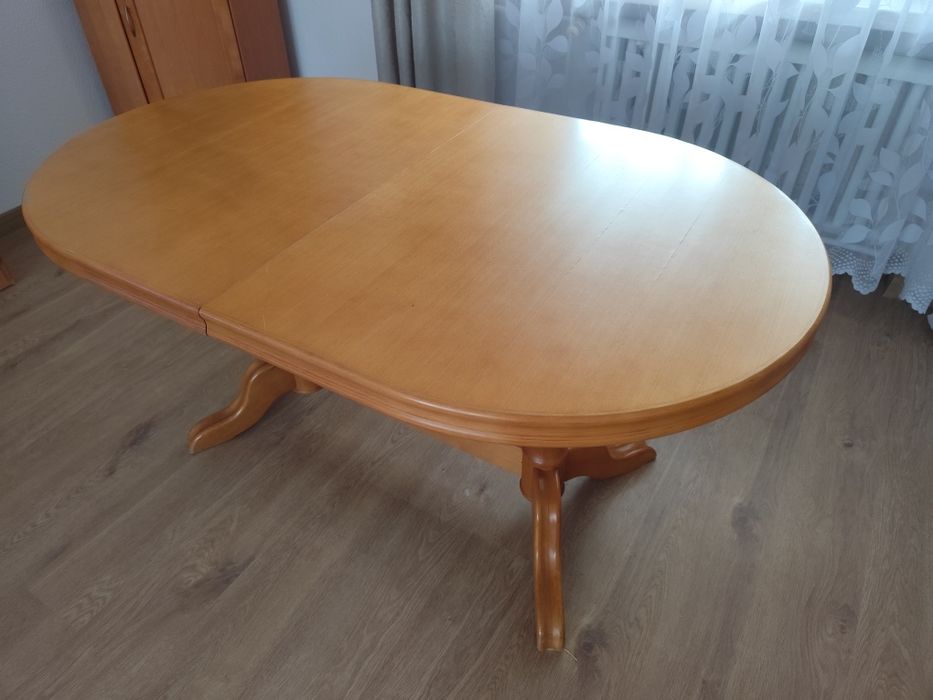 Sprzedam używany stół drewniany.