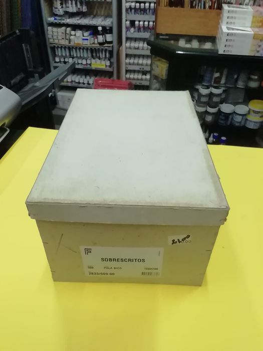 Caixa com 500 envelopes novos
