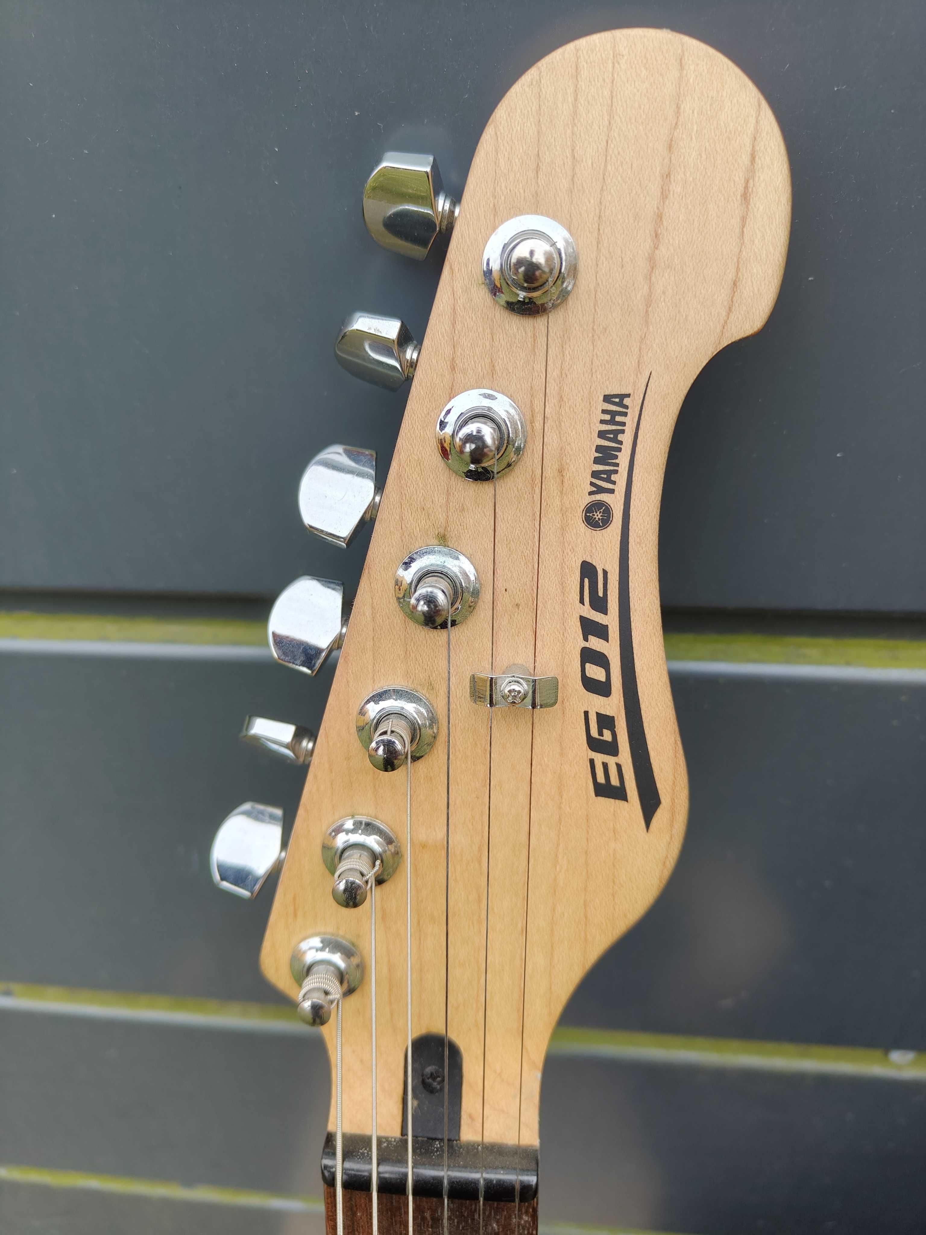 Zestaw Gitara elektryczna Yamaha EG 012 piecyk Line 6 Spider III