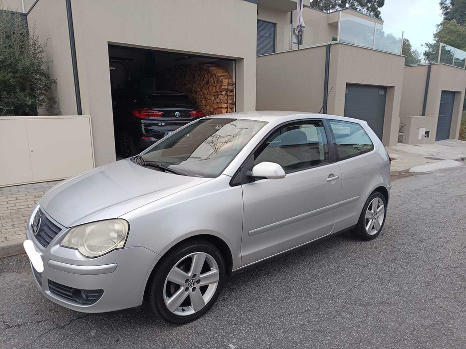 POLO Cinza Semi Novo