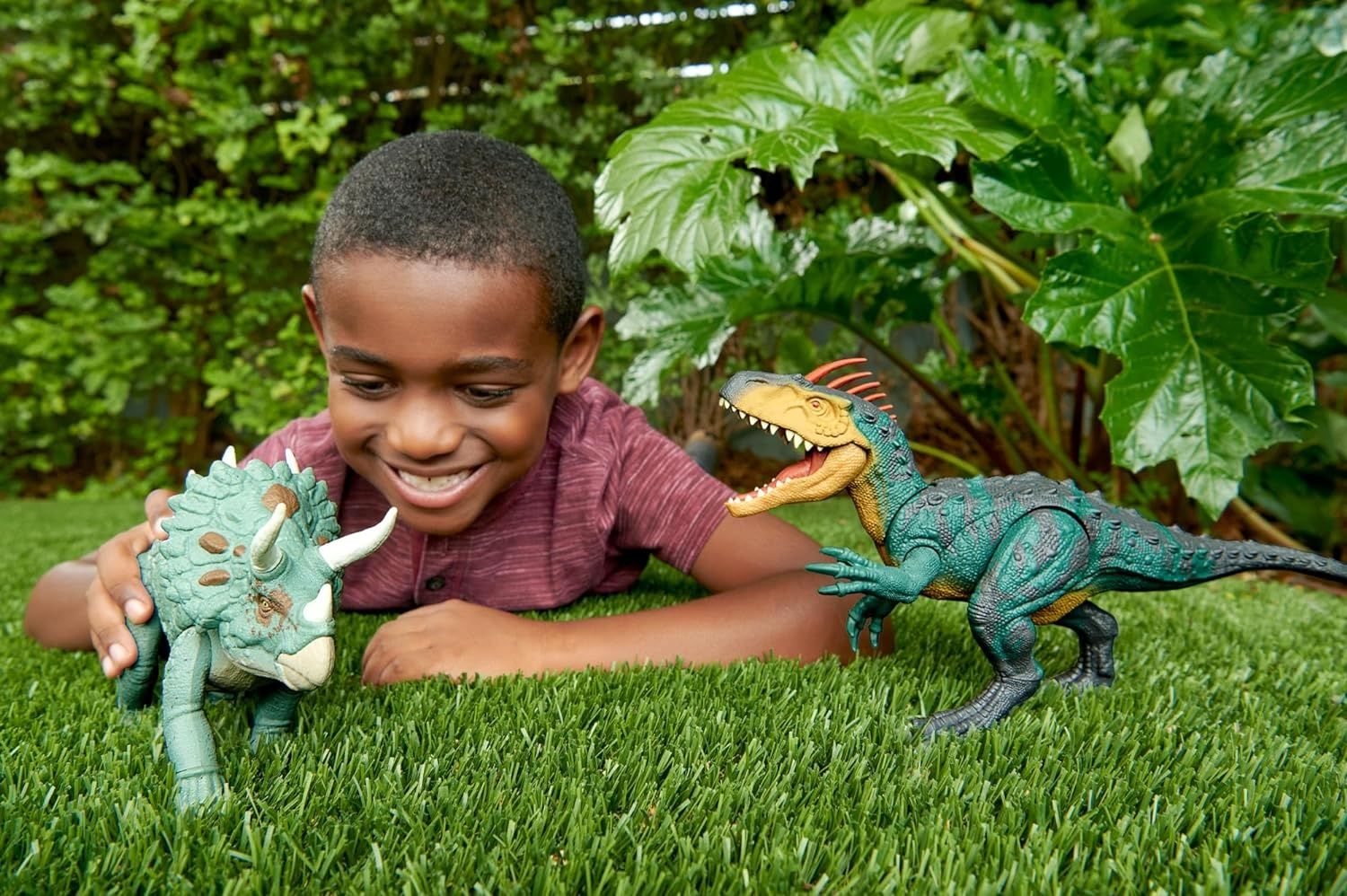 Jurassic World Triceratops dinossauro articulado 35,6 cm  ENVIO GRÁTIS