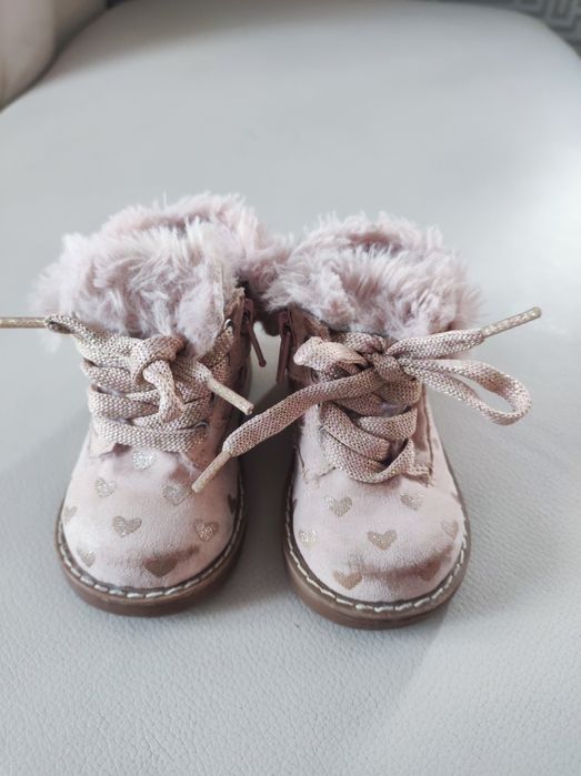 Черевички на дівчинку