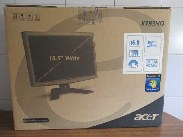 Monitor para PC com poucas horas de uso.