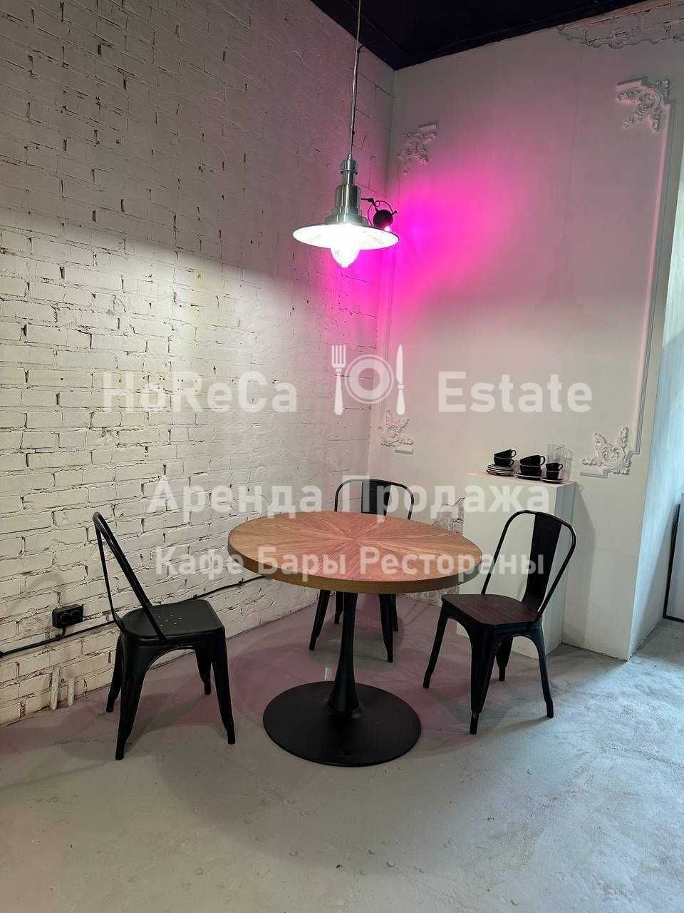 Аренда. Кафе Кофейня Фасад Витрины 40м2  1эт. Файна Таун