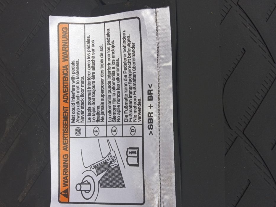 Продам коврики Сузукі С Кросс 2025рік оригінал нові можливо поштучно .