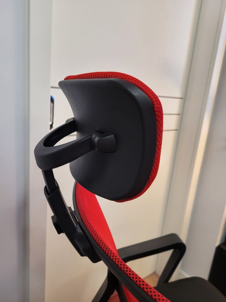 Fotel ergonomiczny biurowy, mobilny, czerwony czarny, krzesło biurowe