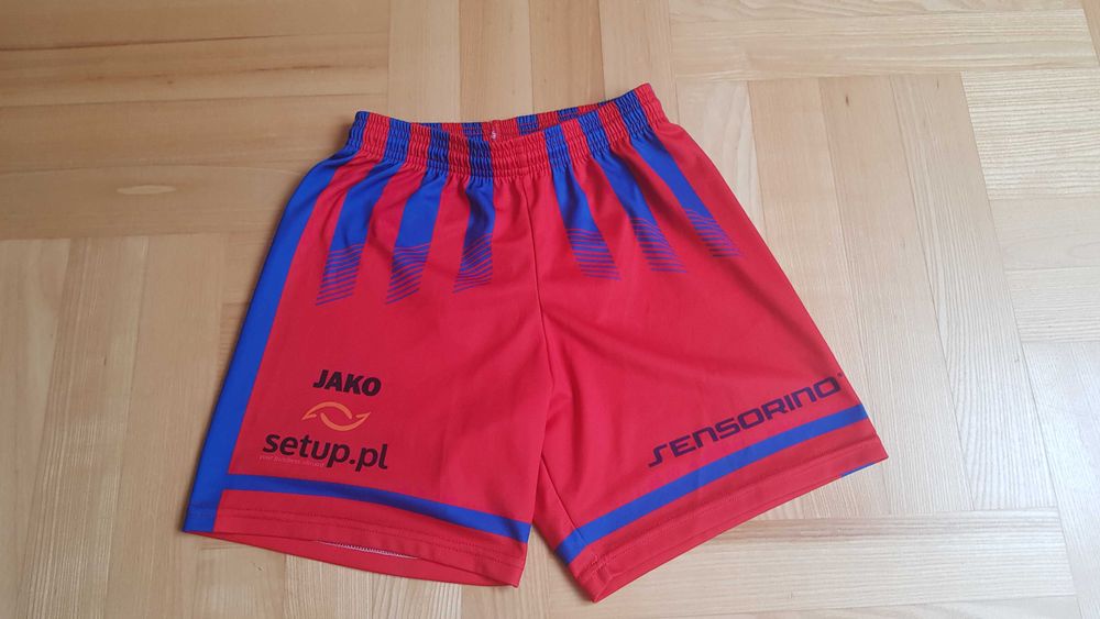 Spodenki sportowe rozmiar 134