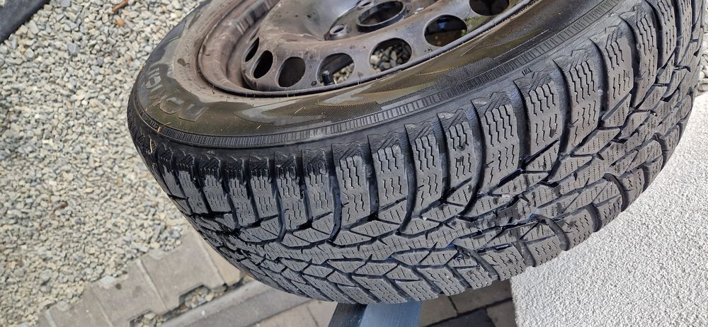 Sprzedam opony zimowe  na felgach stalowychvolkswagen  205/60 R16 2 no