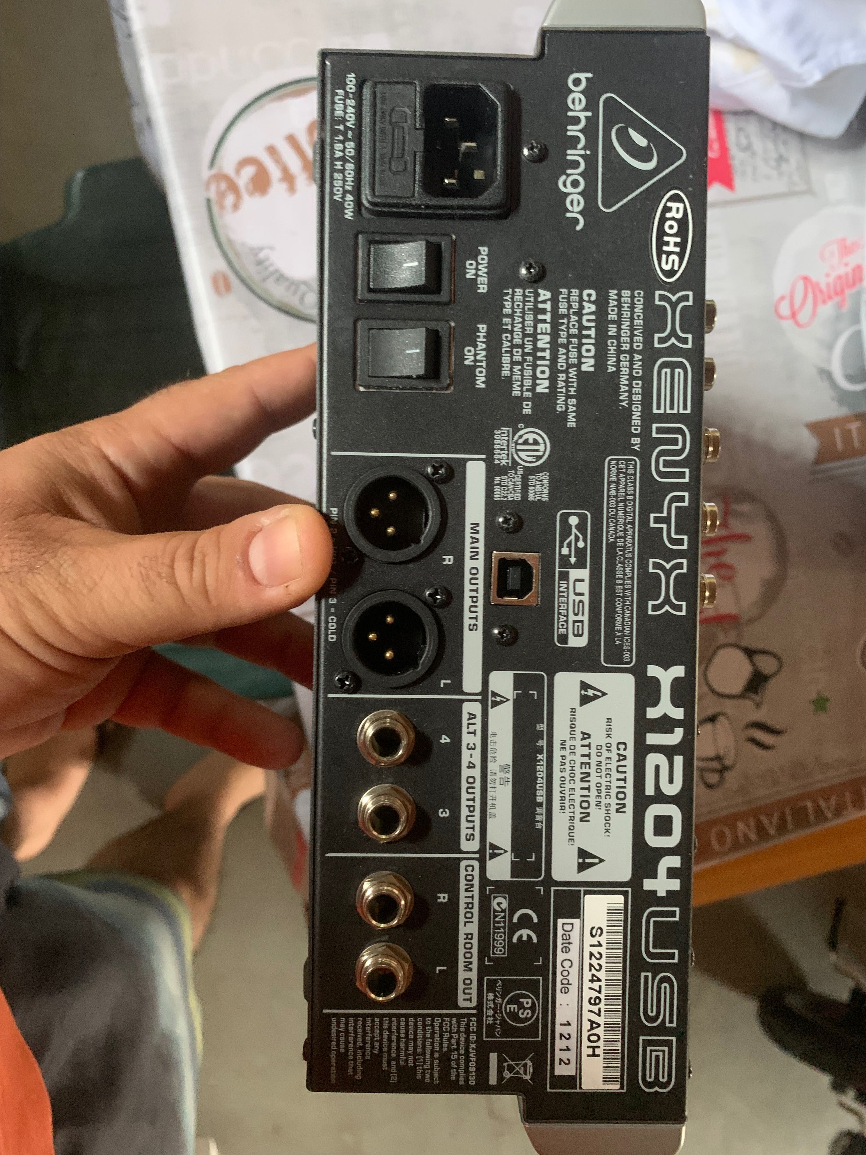 Korg pa300 + mesa behringer x1204 usb 12 canais
