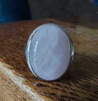 Srebrny pierścionek z naturalnym kwarcem różowym piękny