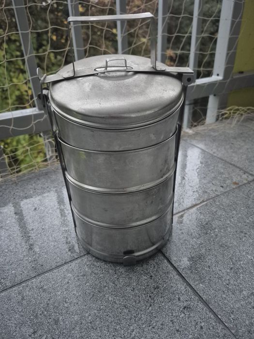 Pojemnik z nierdzewnej stali na śruby