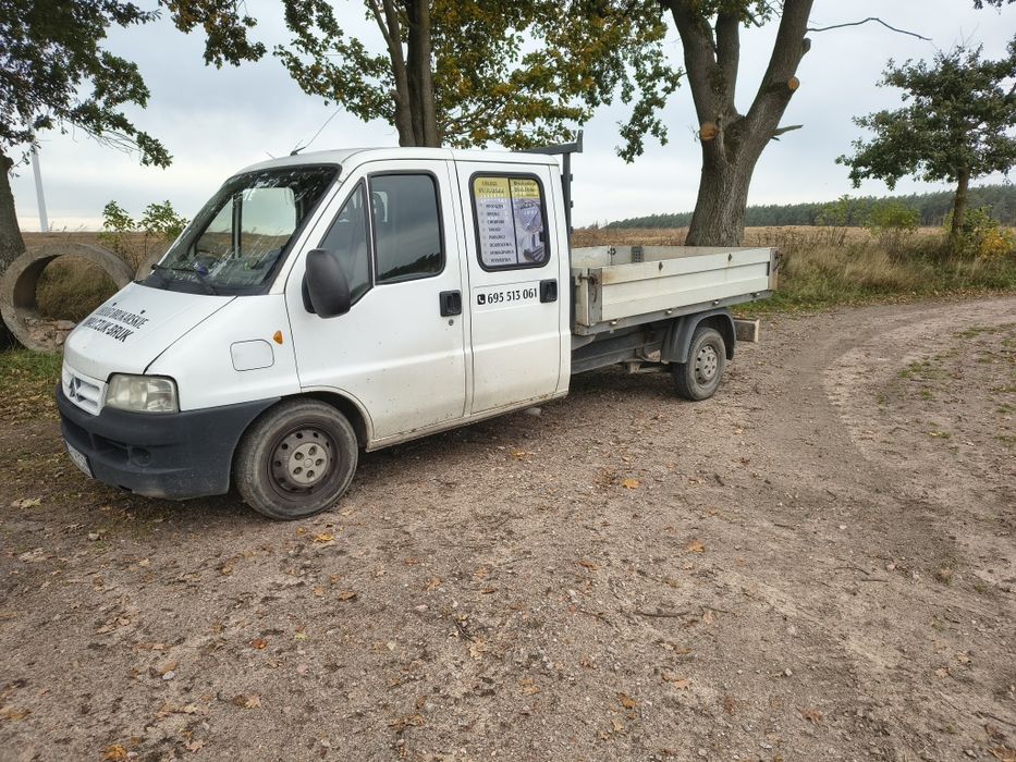 Usługi transportowe samochodem i przyczepą