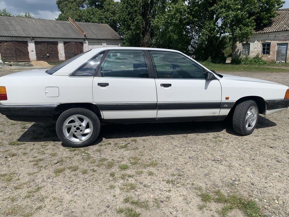 Продам ауді 100 с3 1.8