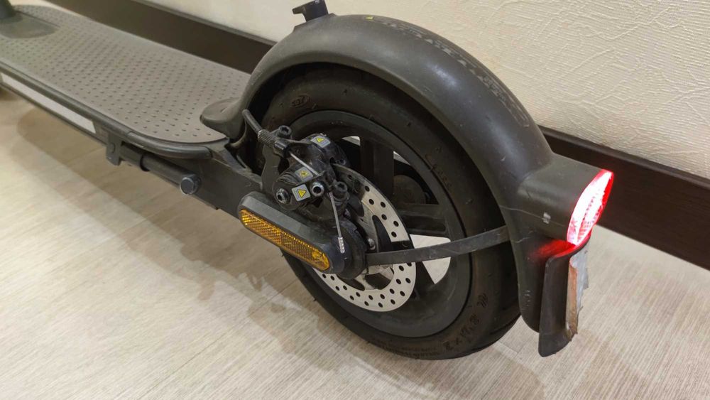 Електросамокат Xiaomi Mi Electric Scooter 1S