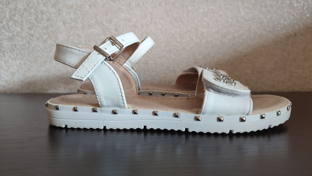 Босоніжки 21-21,5 см.