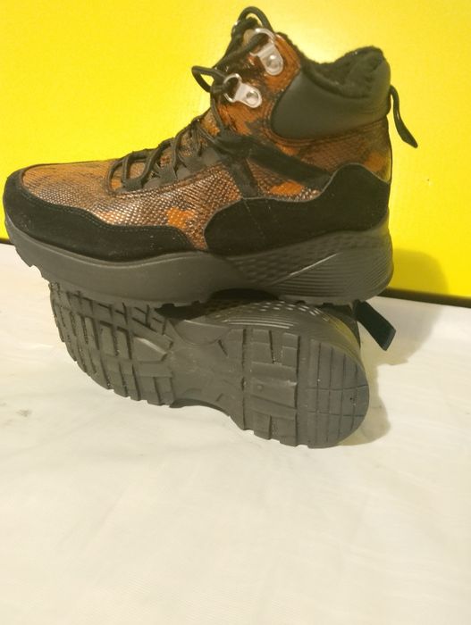 Нові. Чобітки зимові з хутром