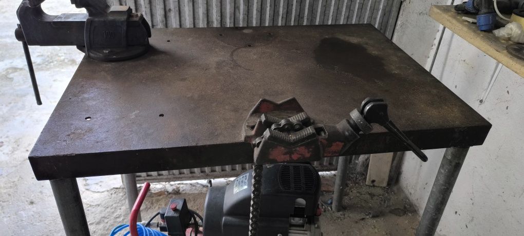 Bancada de trabalho com torno