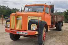 Dois camiões scania 86 basculante e contentor