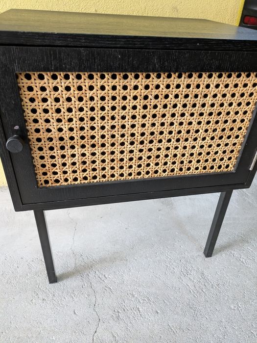 Mesa cabeceira em madeira e palhinha