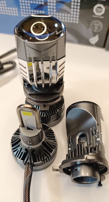 250 ват-комплект! Найяскравіші лампи з цоколем Н4 та лінзою від Stella