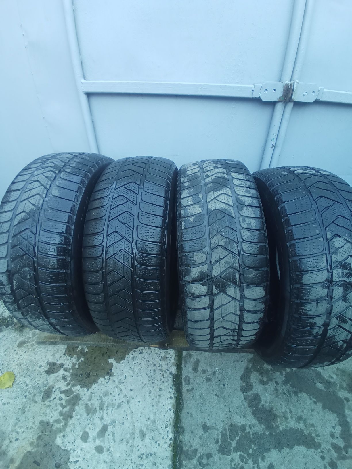 Зимові шини pirelli 215,60r16