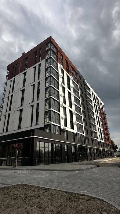 Оренда фасадного приміщення 110 кв метрів в спальному районі.