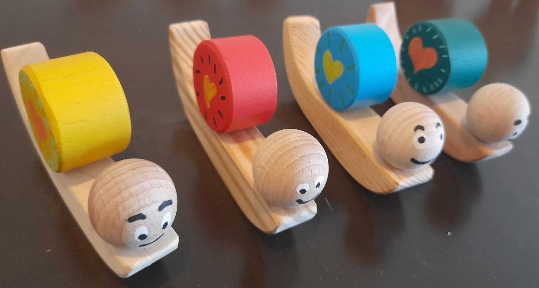 Caracóis - brinquedo artesanal de madeira