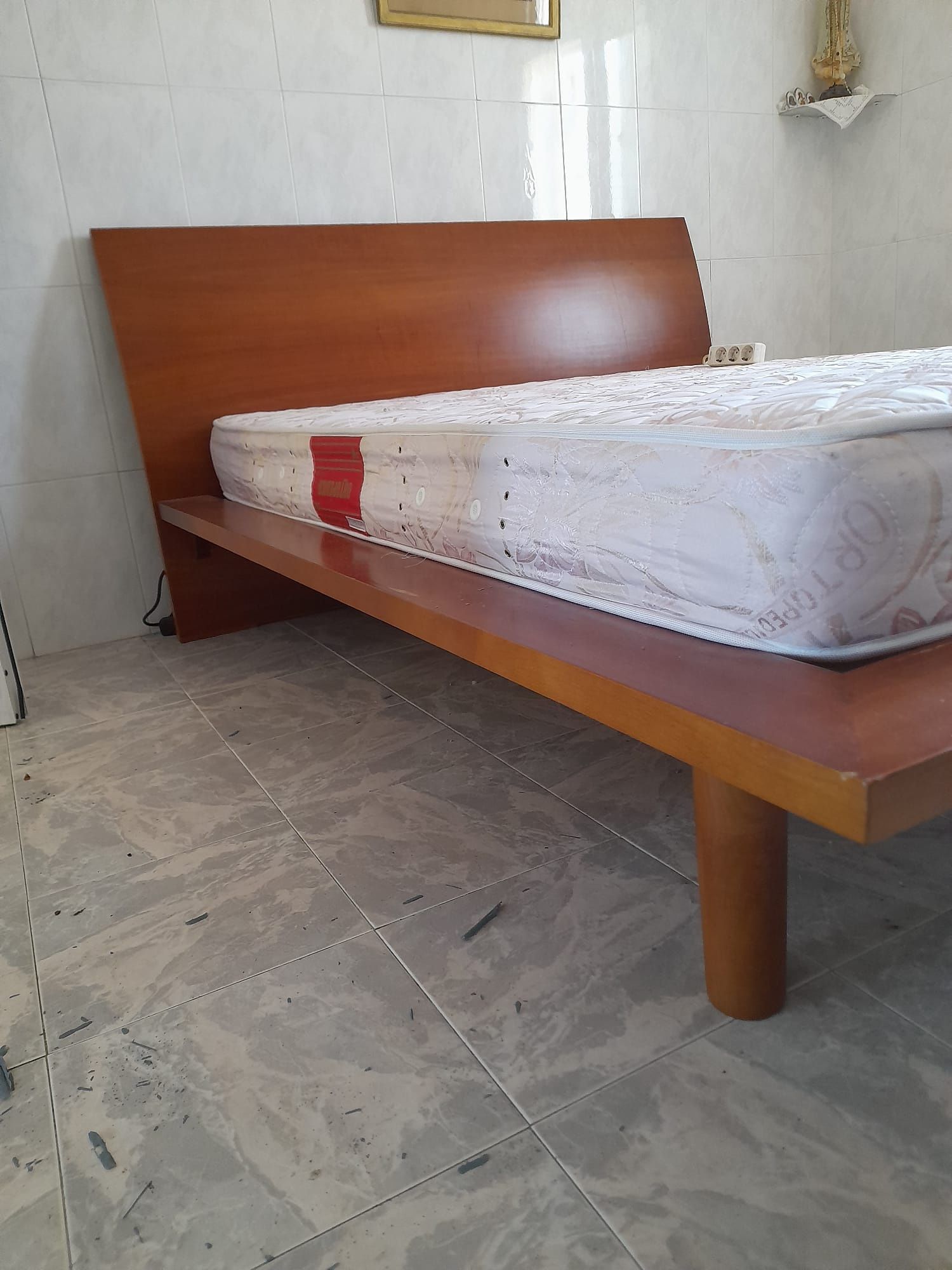 Cama de casal e colchão