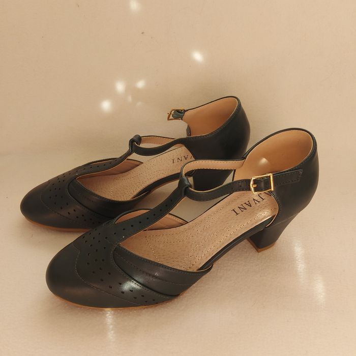 Zapinane czułenka Ajvani