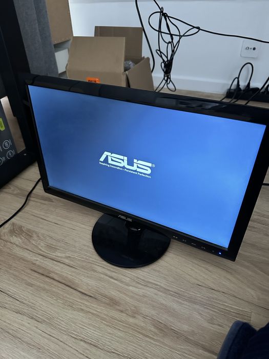 ASUS VS197 18" 1366x768