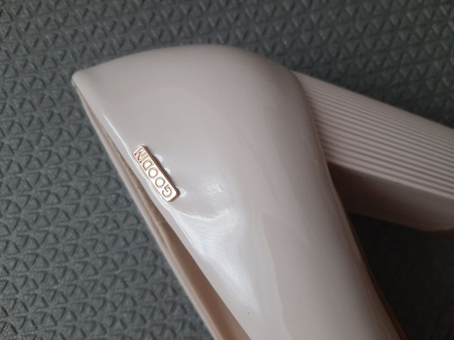 Buty na obcasie r.39