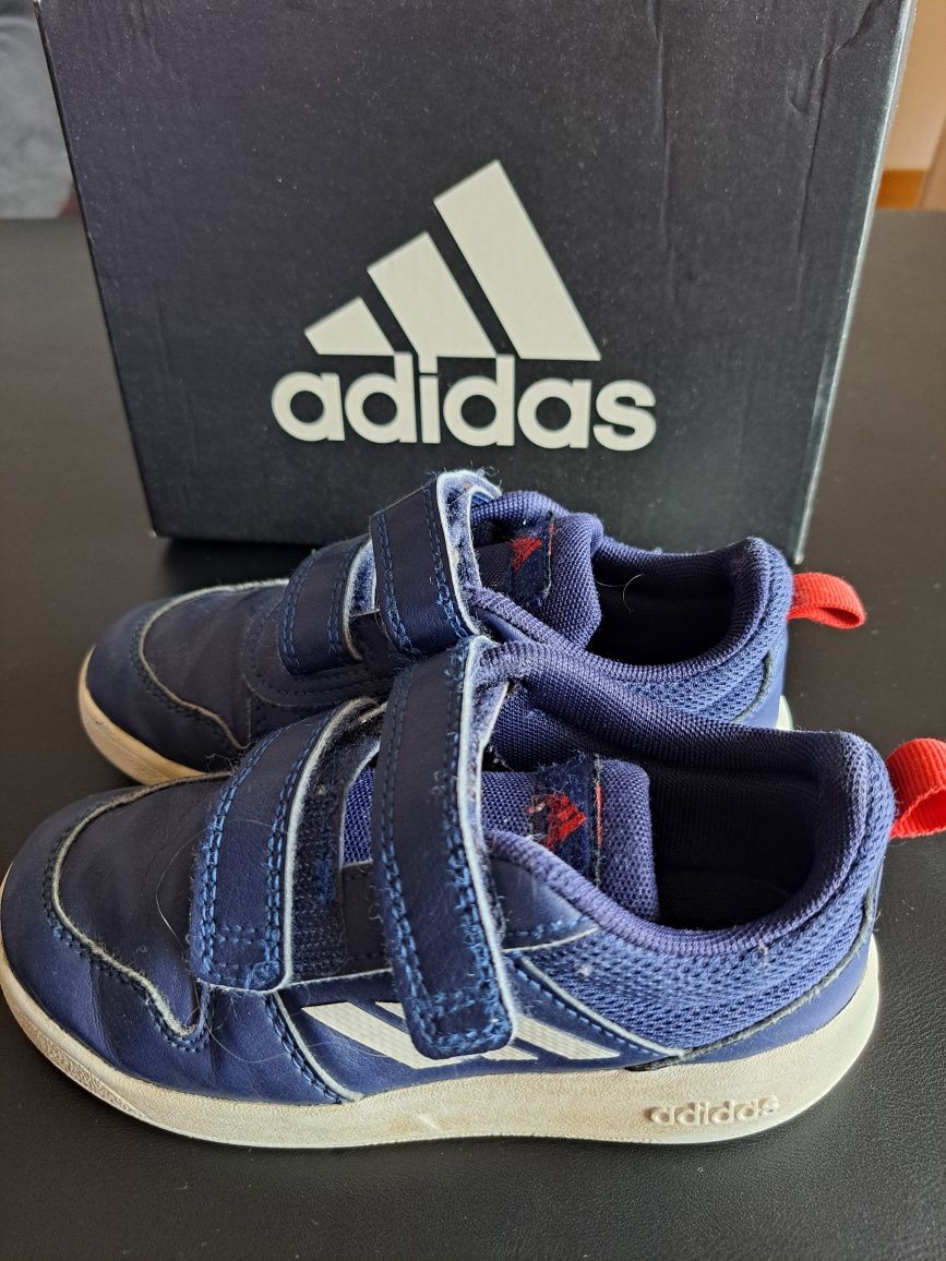 Tenis adidas nr 26