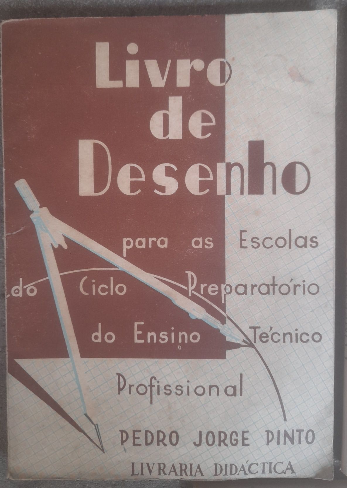 Livros antigos de desenho e música
