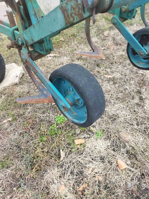 Продам міжрядний культиватор 9 секцій