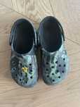 Crocsy zielone moro pikachu J3