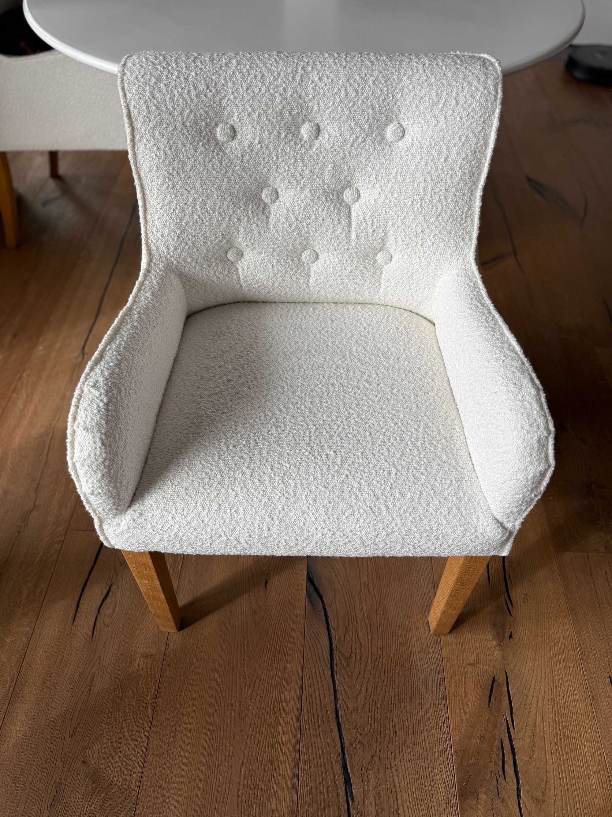 Krzesła obiadowe Miloo Home - model Arnels (BOUCLE)