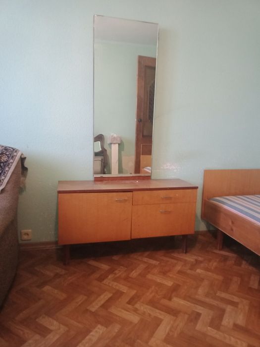 Продам трильяж,тумбу