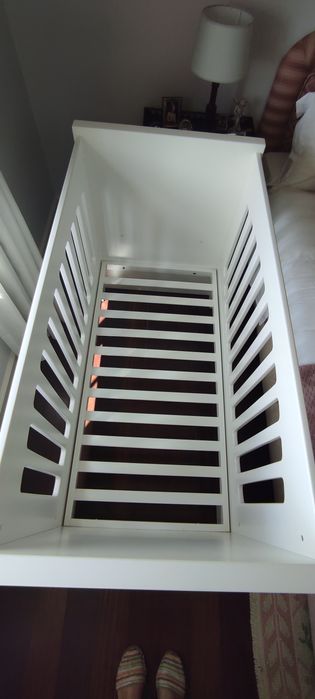 Berço em madeira Lacada