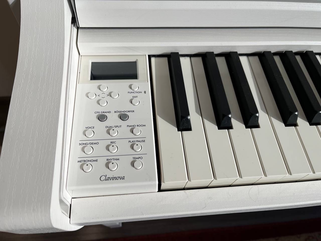 Цифровое пианино YAMAHA CLAVINOVA CLP-745 (WHITE) + блок питания