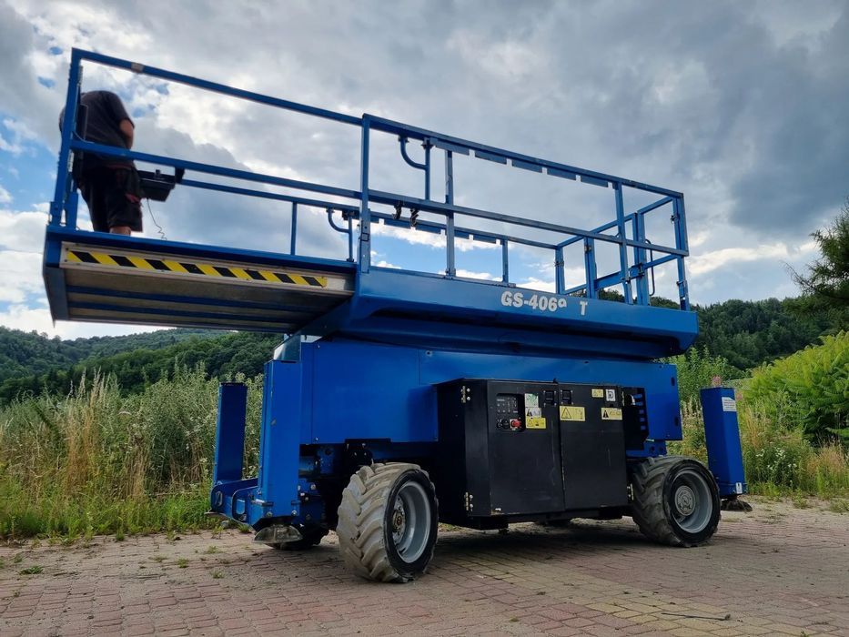 Genie Zwyżka GS-4069RT Podnośnik Nożycowy 14,5 metra jak Nowa 2017r z Norwegii 738mtg 4x4 silnik Kubota  Zero luzów wycieków jak nowa z salonu Serwis aktualny w DEKRA BMWT 4x4