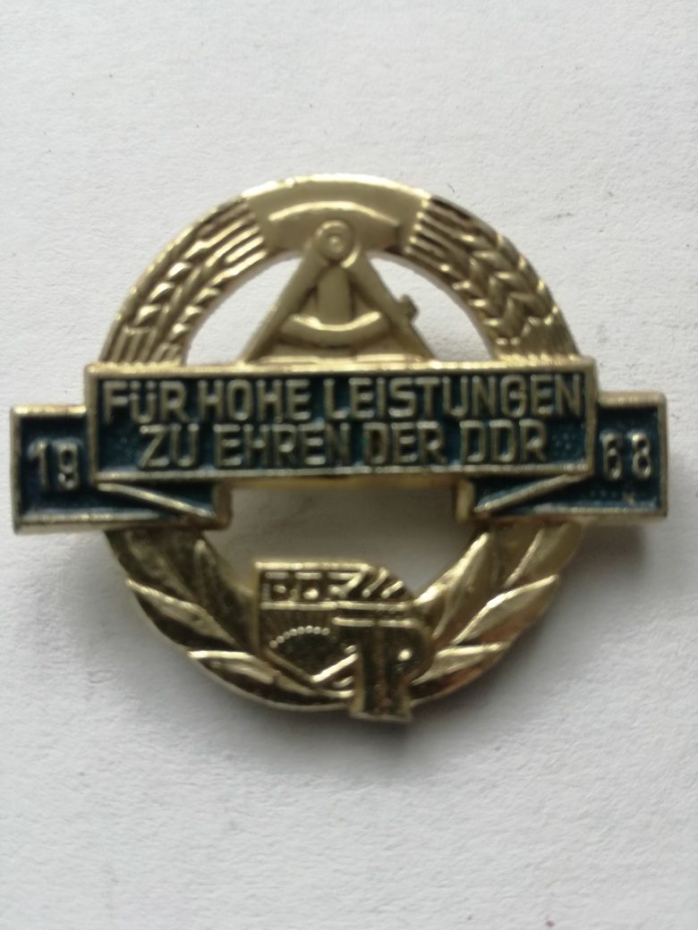 Przypinki 9 sztuk