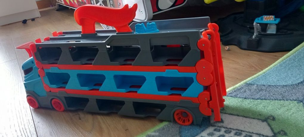 Hot Wheels transporter +tor wyścigowy