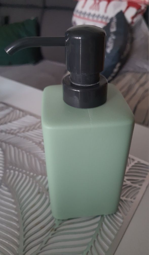 Pojemnik na mydło  płyn IKEA RINNIG zielony