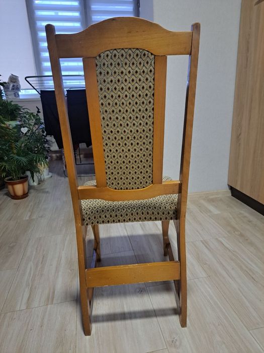 Продам 4 стільці в хорошому стані