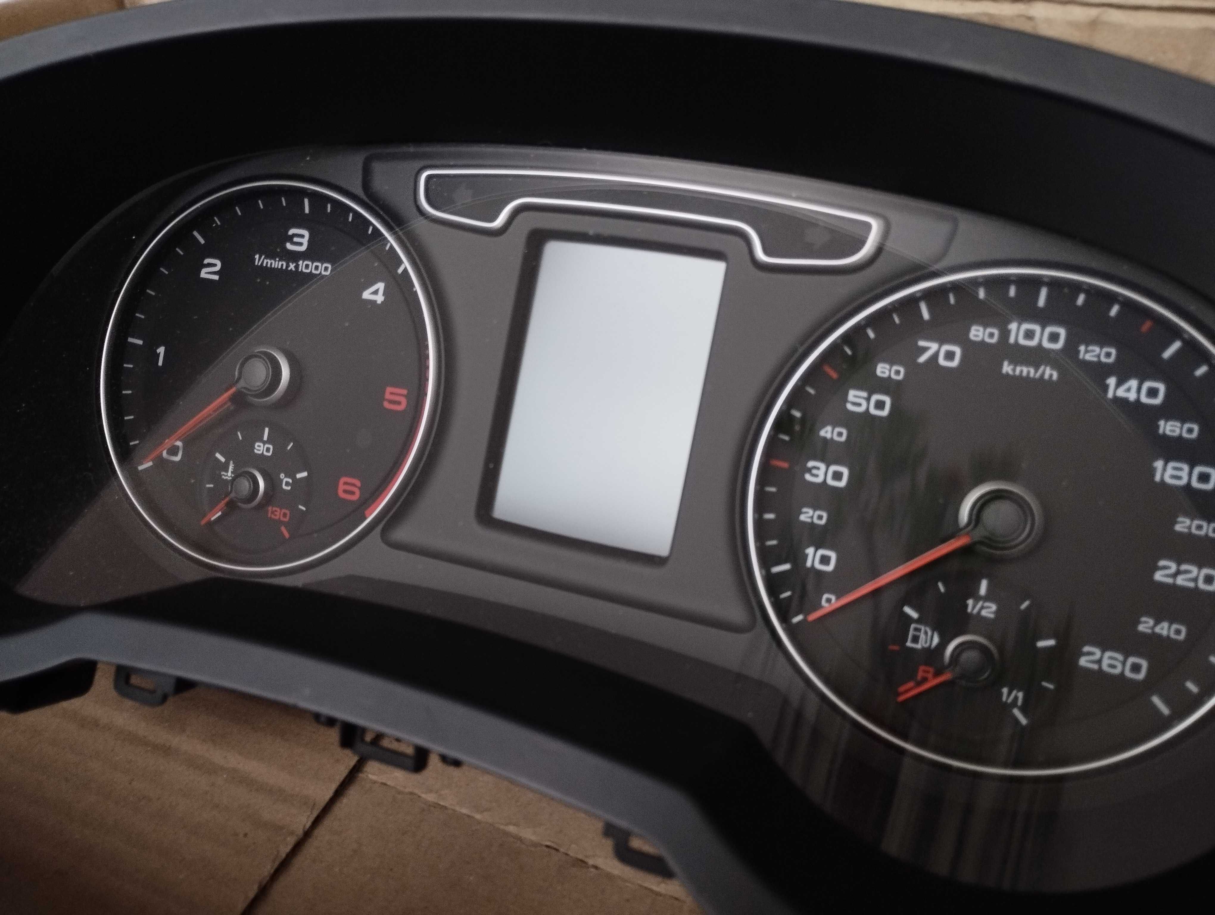 Панель приборов щиток AUDI Q3 8U0920930C Audi Q3 Continental спідометр