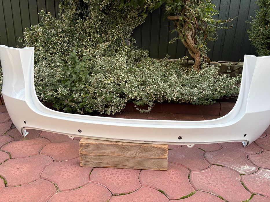 Бампер задній Tesla Model Y під парктронік