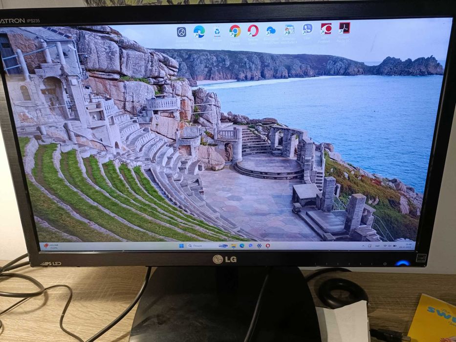 Монітор LG. Flatron 23 дюйма
