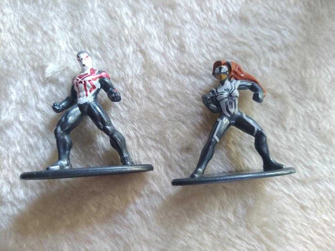 Lote 2 Bonecos Marvel Spiderman metálicos